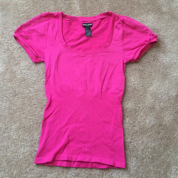 Guess fuschia spandex shirt
