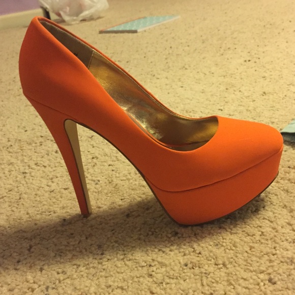5 inch orange pumps