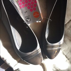 Crocs 9 cap toe flat brown