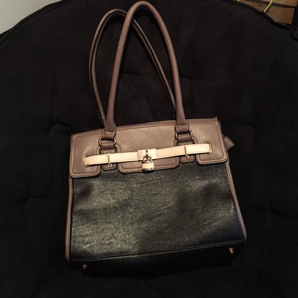 Call it spring handbag - Picture 1 of 3