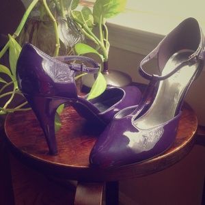 PRETTY patent PURPLE  Mary Janes!!!!!