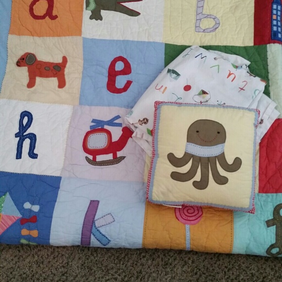 Queen size quilt and sheet set
