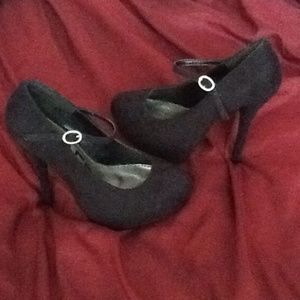 BLACK SUEDE HEELS 👠