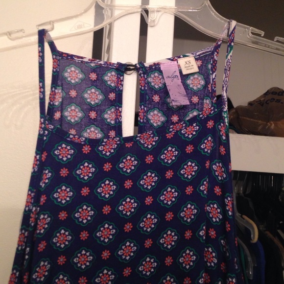 Handkerchief dress - Picture 2 of 4