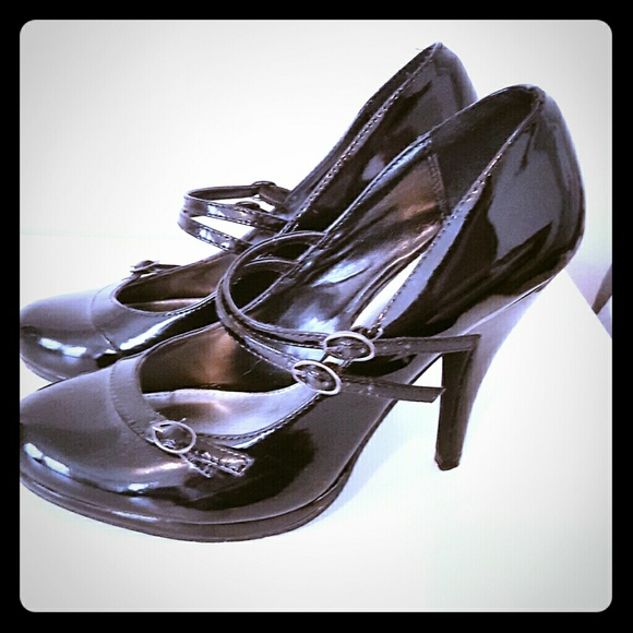 Black patent leather Mary Jane heels