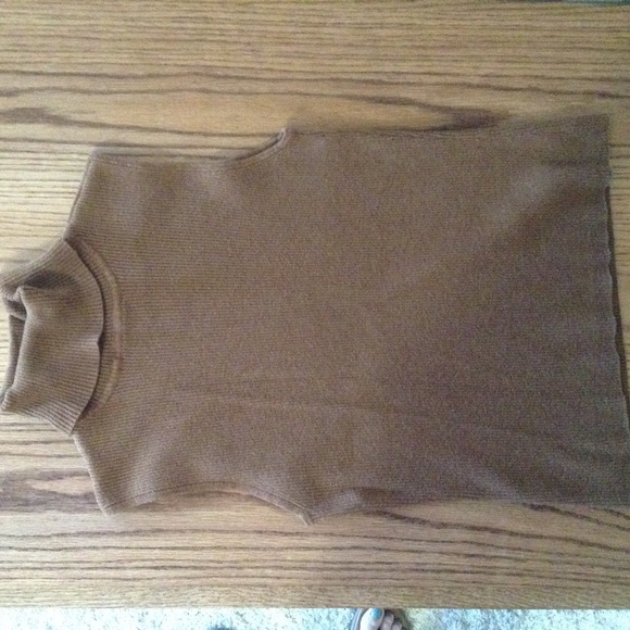 V-neck sleeveless top