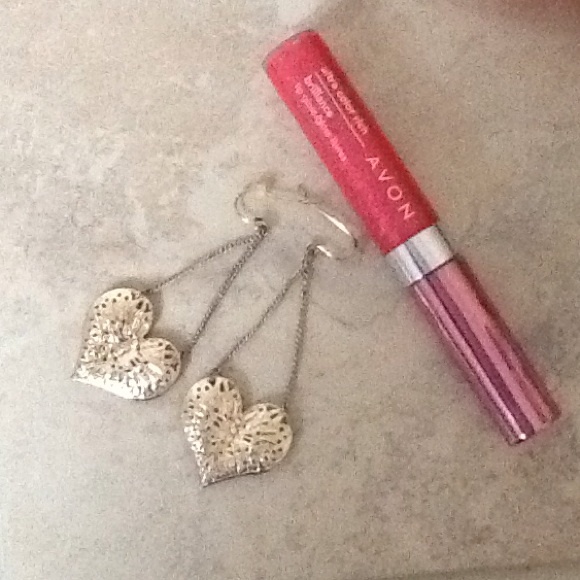 Dangled heart gold earrings + Brilliant Ruby gloss