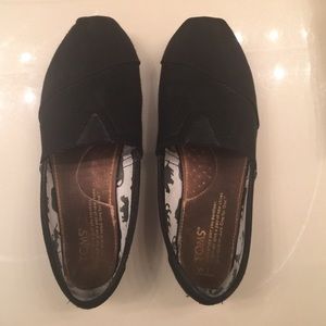 Black toms