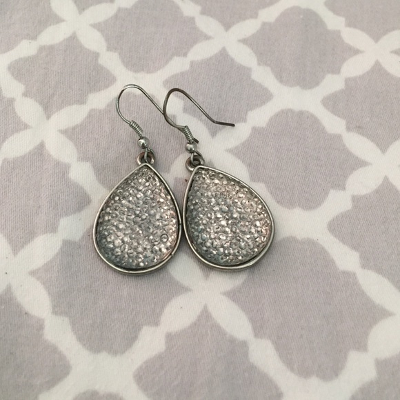 Teardrop silver/grey earrings