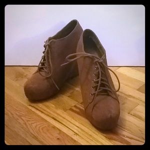Soft leather brown boots , very cute n comfortable
