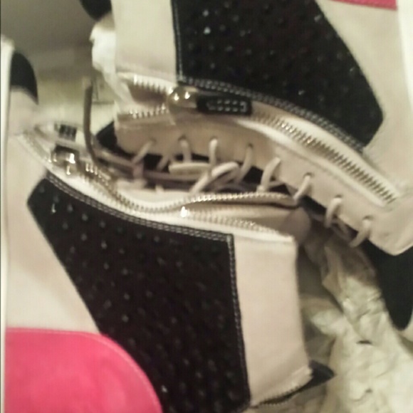 Gently worn like brand new Giuseppe - Picture 2 of 4