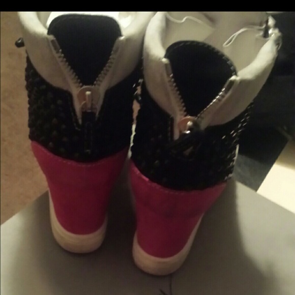 Gently worn like brand new Giuseppe - Picture 3 of 4
