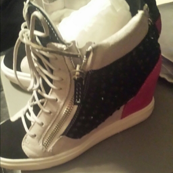Gently worn like brand new Giuseppe - Picture 4 of 4