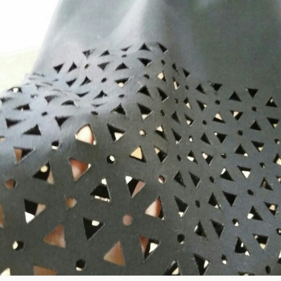 Sassy & sleek pencil skirt from H&M