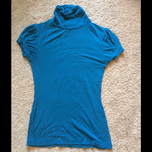 Blue turtleneck short sleeve shirt
