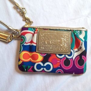 Coach Poppy Wristlet // Brand new 💗