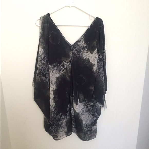 Jessica Simpson Flowy shirt - Picture 1 of 3