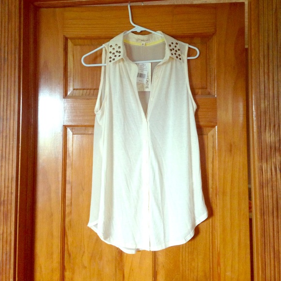 Cream colored flowy tank!