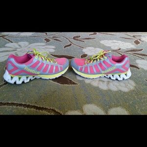 Womens Reebok 8 and Dress size L