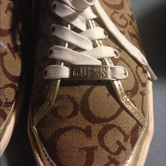 Authentic Guess Shoes 💜trading! - Picture 1 of 3