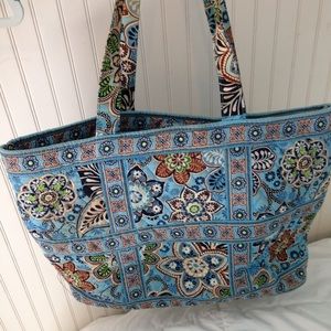 Blue patterned Vera Bradley tote bag
