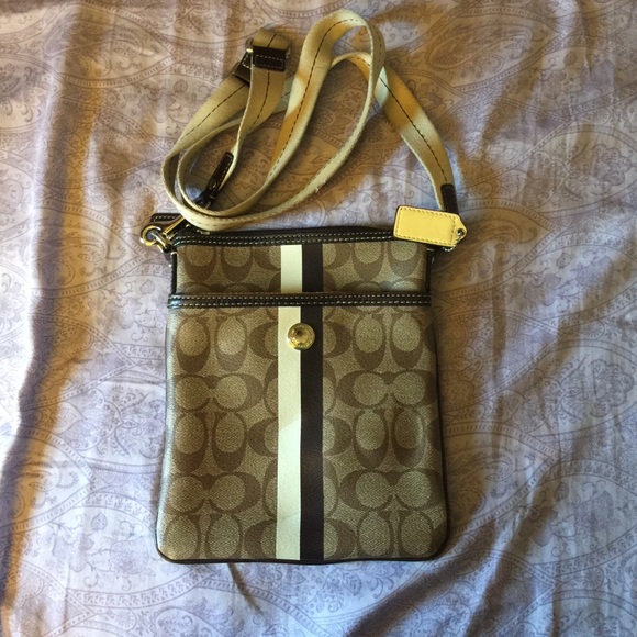 Coach Handbags - Coach signature cross body purse