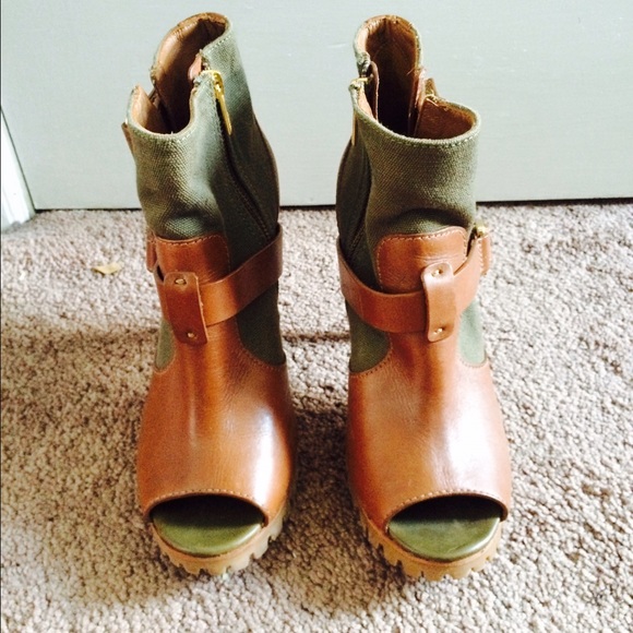Tory Burch - Picture 3 of 3
