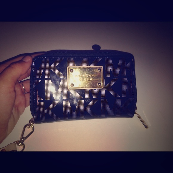 Michael Kors Wristlet Black/Gold Used Once