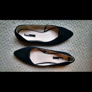 Black pointed flats