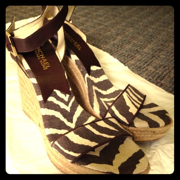Micheal Kors wedges, authentic & only worn twice - Picture 6 of 6