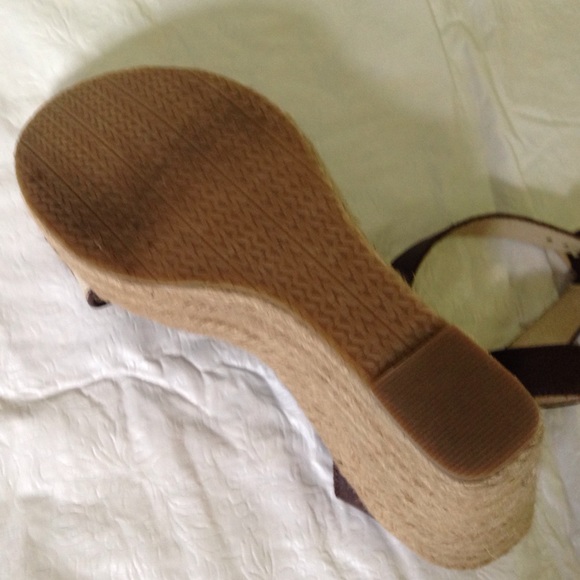 Micheal Kors wedges, authentic & only worn twice - Picture 5 of 6