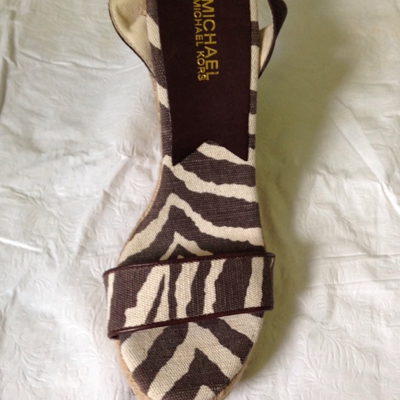 Micheal Kors wedges, authentic & only worn twice - Picture 3 of 6