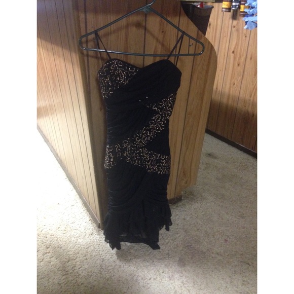 Homecoming / formal dress - Picture 2 of 4