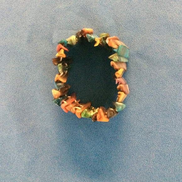 Multi-Color Shell Bracelet. - Picture 2 of 2