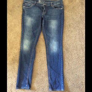 STRAIGHT LEG JEANS