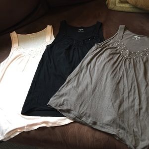 ⬇️CLEARANCE SALE✅ Bundle of 3 express top