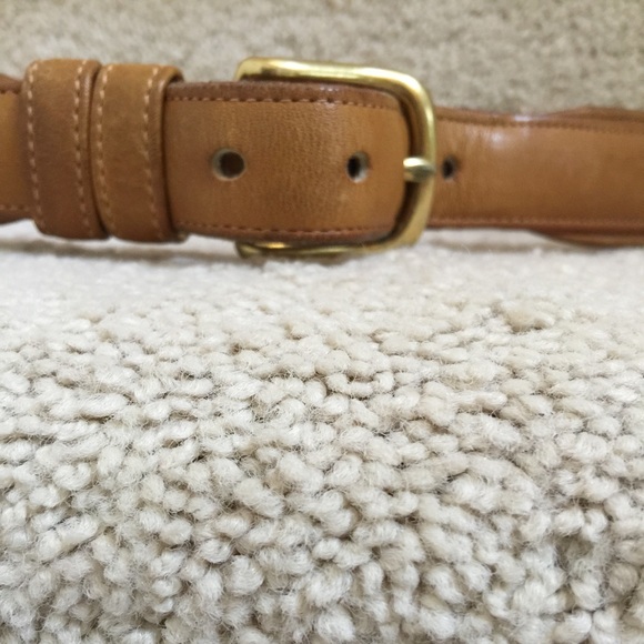 COACH BRITISH TAN LEATHER BELT VTG USA MADE 33 INCHES EUC GOES WITH EVERYTHING - Picture 2 of 4