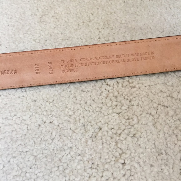 COACH BRITISH TAN LEATHER BELT VTG USA MADE 33 INCHES EUC GOES WITH EVERYTHING - Picture 3 of 4