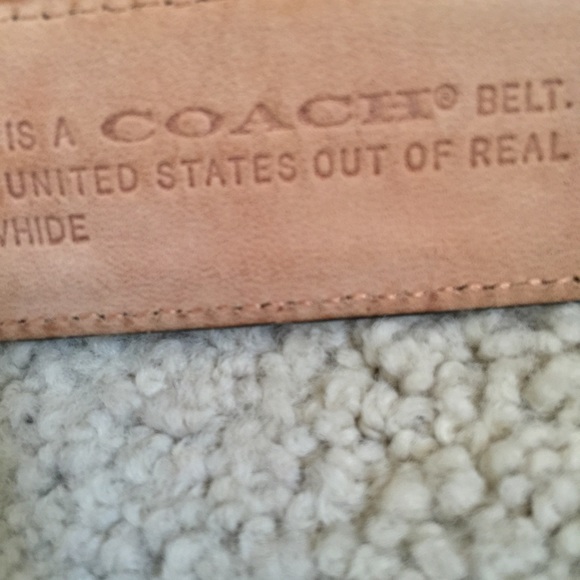 COACH BRITISH TAN LEATHER BELT VTG USA MADE 33 INCHES EUC GOES WITH EVERYTHING - Picture 4 of 4
