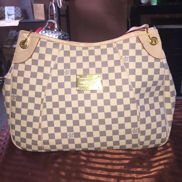 🔥🔥 WHITE BAG 🔥🔥 trading with Darlene