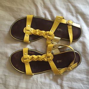 Cute yellow sandals 9.5