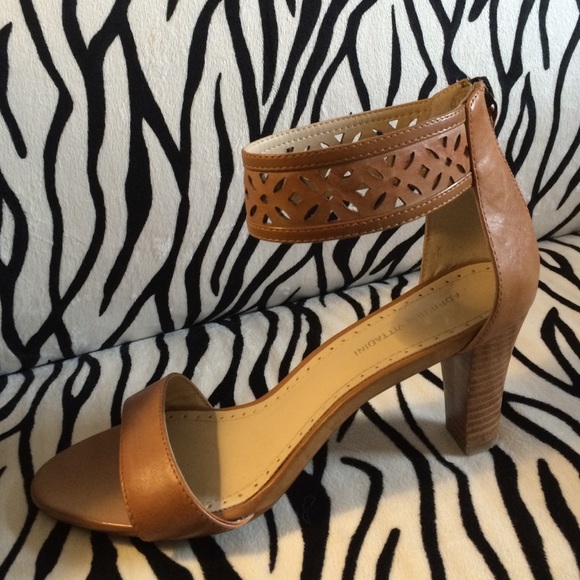 Adrienne Vittadini heel