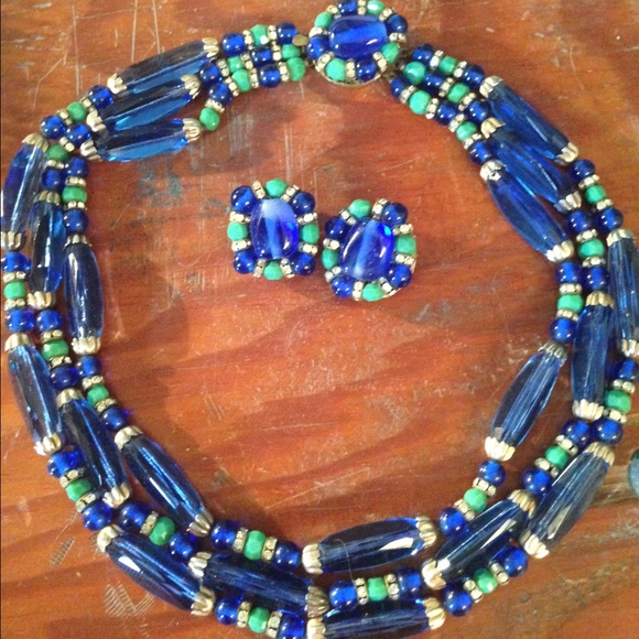 Clip on earrings with matching necklace - Picture 1 of 2