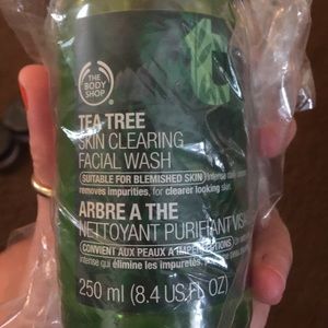Skin clearing facial wash