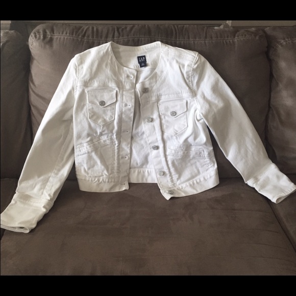 [SOLD] Gap white denim jacket
