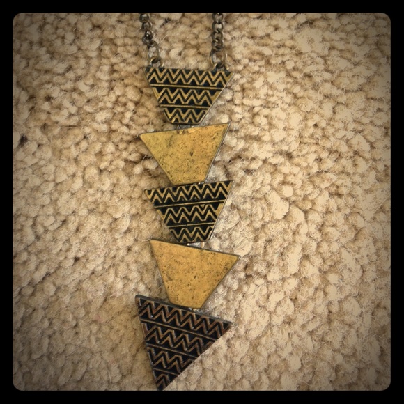 NWOT Triangle Necklace
