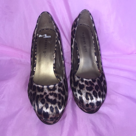 Madden Girl Expoze Leopard wedges