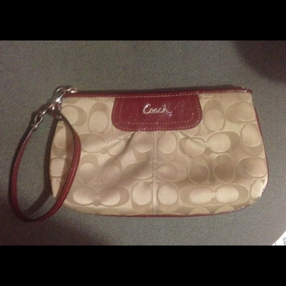 Signature coach khaki burgundy medium wristlet - Picture 1 of 3