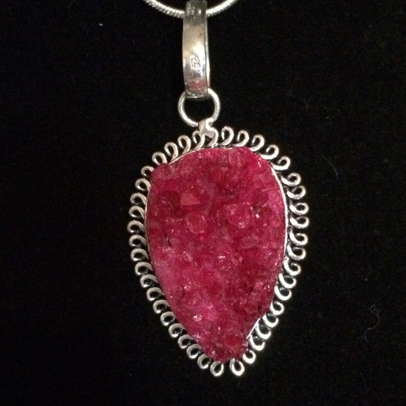 Ruby agate Druzy on SS necklace - Picture 2 of 3