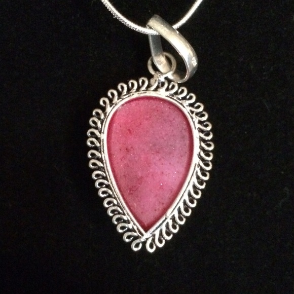Ruby agate Druzy on SS necklace - Picture 3 of 3